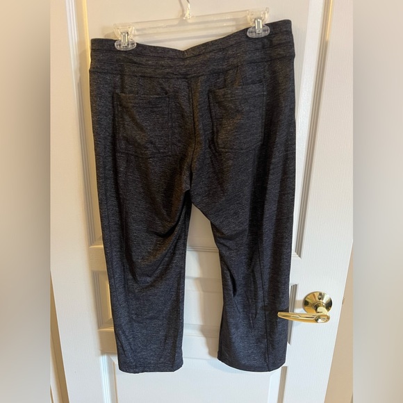 Cropped leggings - Athleta - size medium - Picture 3 of 3